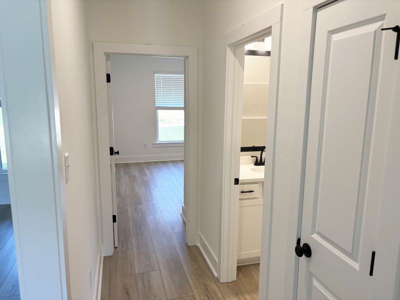 Spacious, unfurnished interior of a new home in Houston Place, Crestview (Image 18).