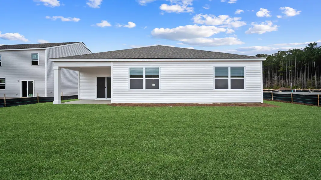 Exterior details and patio area of a home in Rice Hope, Port Wentworth (Image 2).