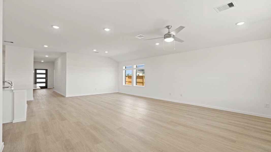 Spacious, unfurnished interior of a new home in Sunterra Lakes, Brookshire (Image 21). Spacious, unfurnished interior of a new home in Sunterra Lakes, Brookshire (Image 21).