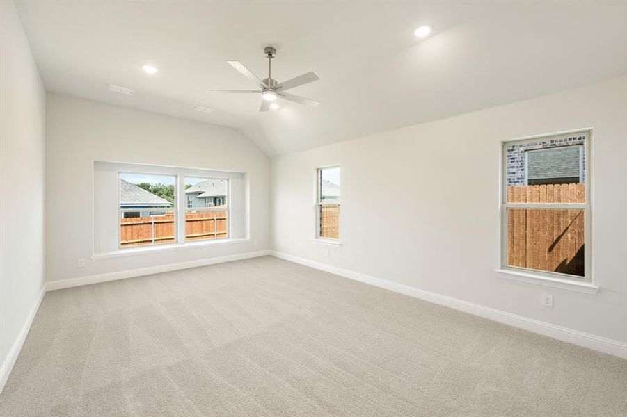 Spacious, unfurnished interior of a new home in Sunset Ridge, Alvarado (Image 18).