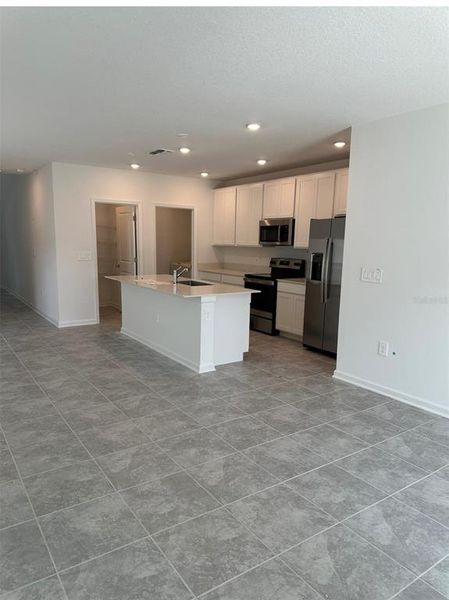 Spacious, unfurnished interior of a new home in , Davenport (Image 8).