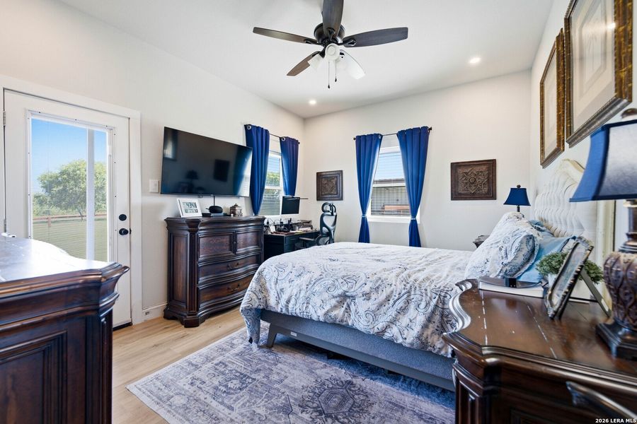 Furnished interior view inside a new home in , Runge (Image 13).