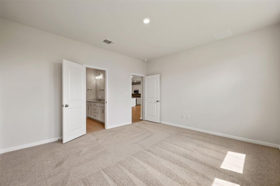 Spacious, unfurnished interior of a new home in Cannon Ranch, Dripping Springs (Image 25). Spacious, unfurnished interior of a new home in Cannon Ranch, Dripping Springs (Image 25).