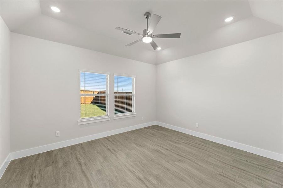 Spacious, unfurnished interior of a new home in Las Lomas, Forney (Image 26).