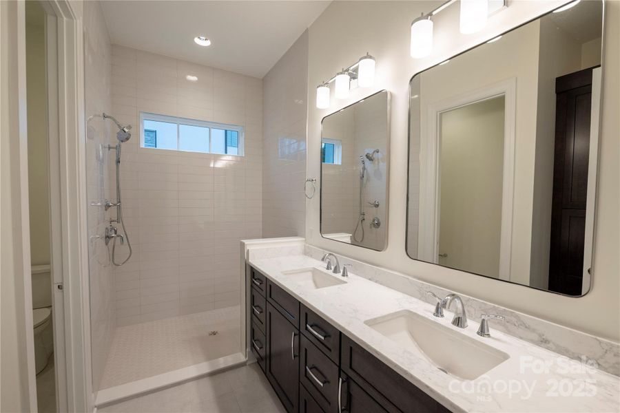 Secondary Ensuite Bedroom