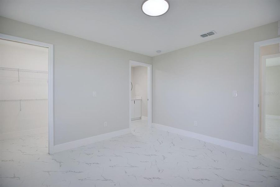 Spacious, unfurnished interior of a new home in , Avon Park (Image 30).