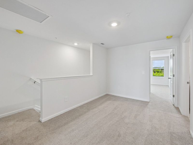 Spacious, unfurnished interior of a new home in Tidewater, Fort Pierce (Image 15).