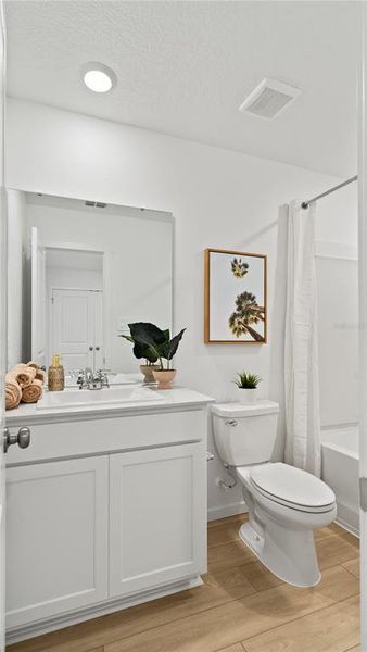 Furnished interior view inside a new home in , Winter Haven (Image 9).