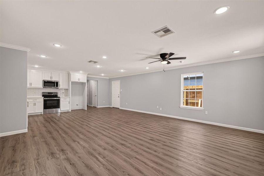 Spacious, unfurnished interior of a new home in , Houston (Image 11).