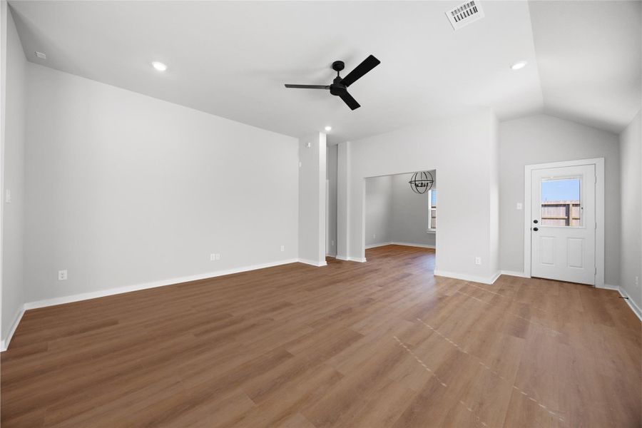 Spacious, unfurnished interior of a new home in Kendall Lakes, Alvin (Image 16). Spacious, unfurnished interior of a new home in Kendall Lakes, Alvin (Image 16).