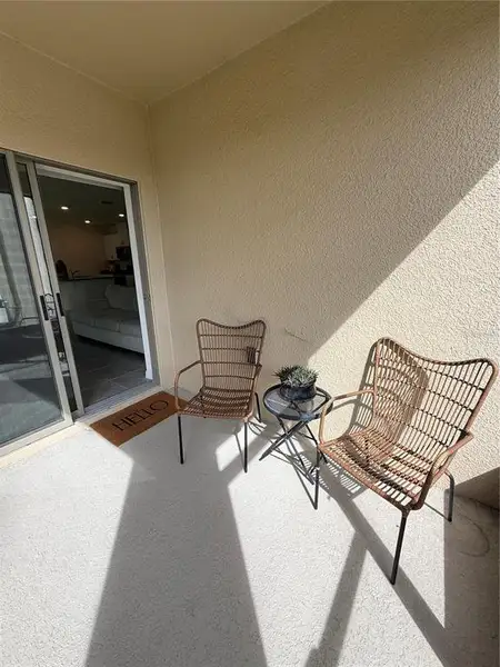 Exterior details and patio area of a home in Kindred, Kissimmee (Image 3).