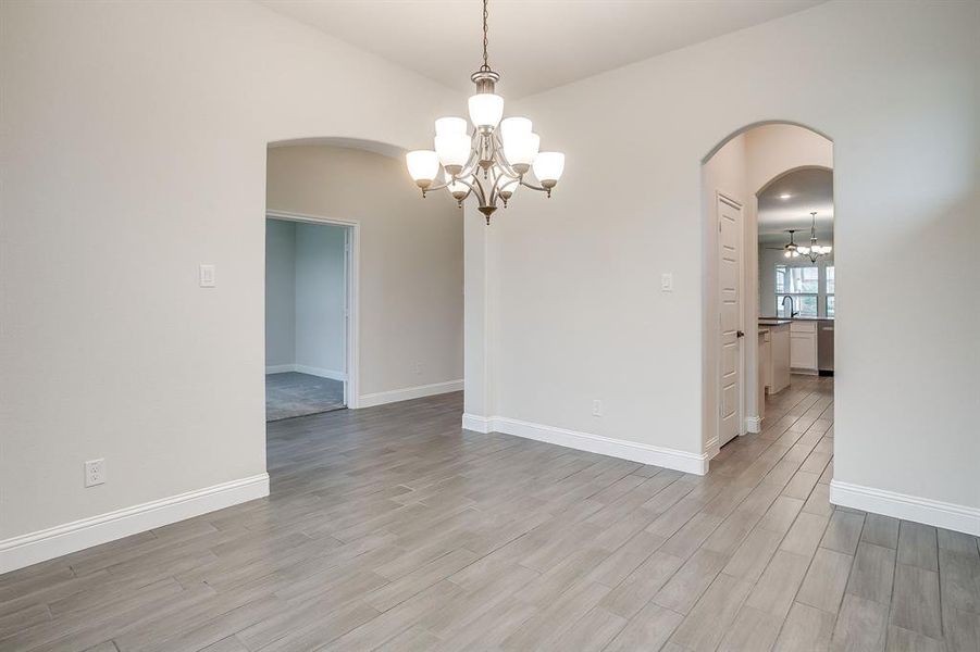 Spacious, unfurnished interior of a new home in Oak Hills, Burleson (Image 36).