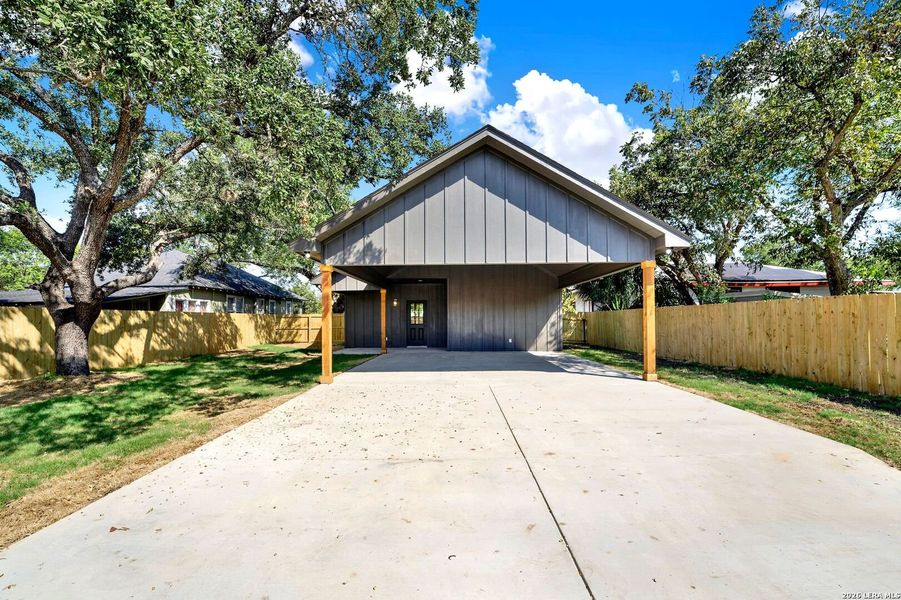 Image 32 of a home in .