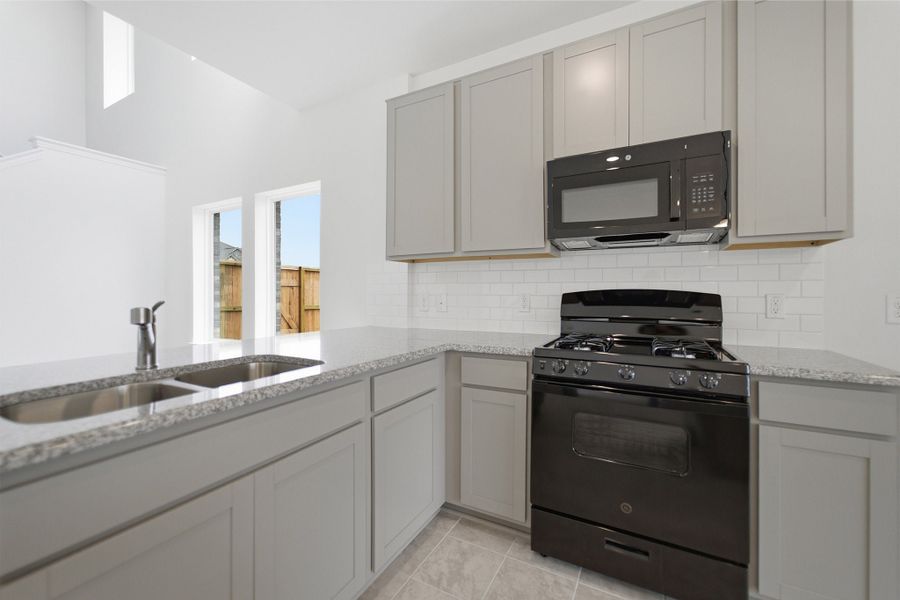 Furnished interior view inside a new home in Lago Mar, Texas City (Image 6).