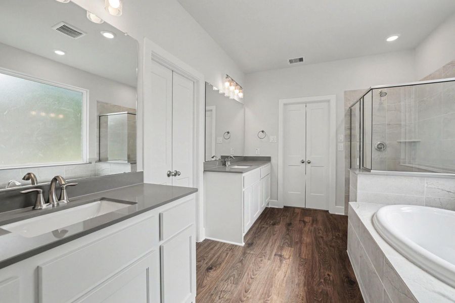 Furnished interior view inside a new home in Encino Estates, Dayton (Image 7).