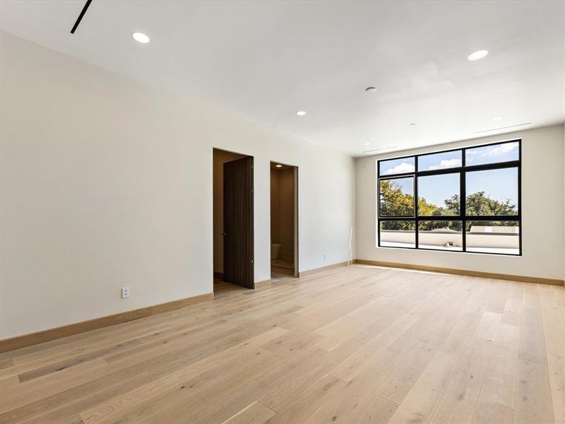 Spacious, unfurnished interior of a new home in , Dallas (Image 16).