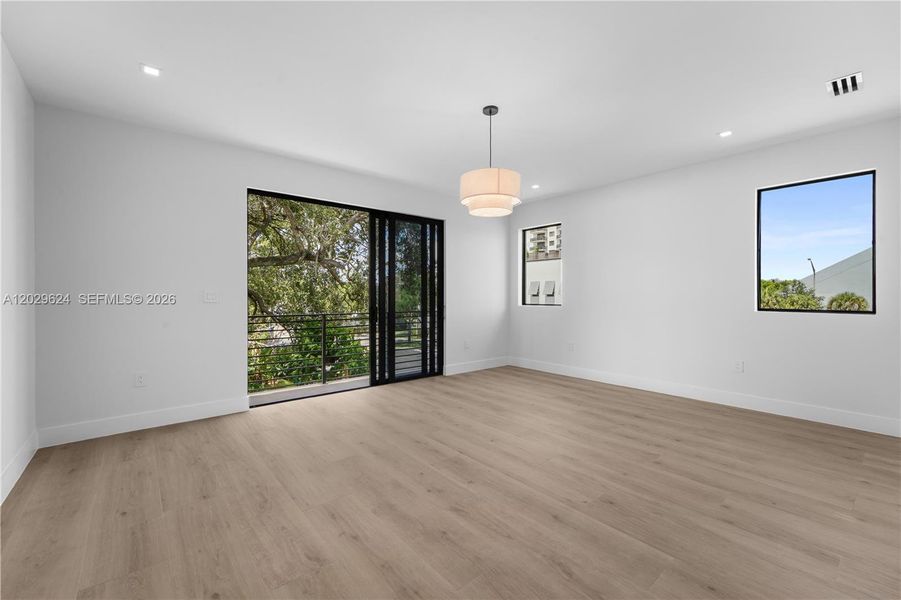 Spacious, unfurnished interior of a new home in , Miami (Image 45).