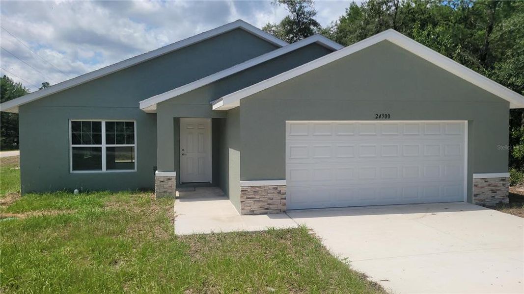 Front exterior of a new home in , Dunnellon, FL, highlighting curb appeal (Image 21).