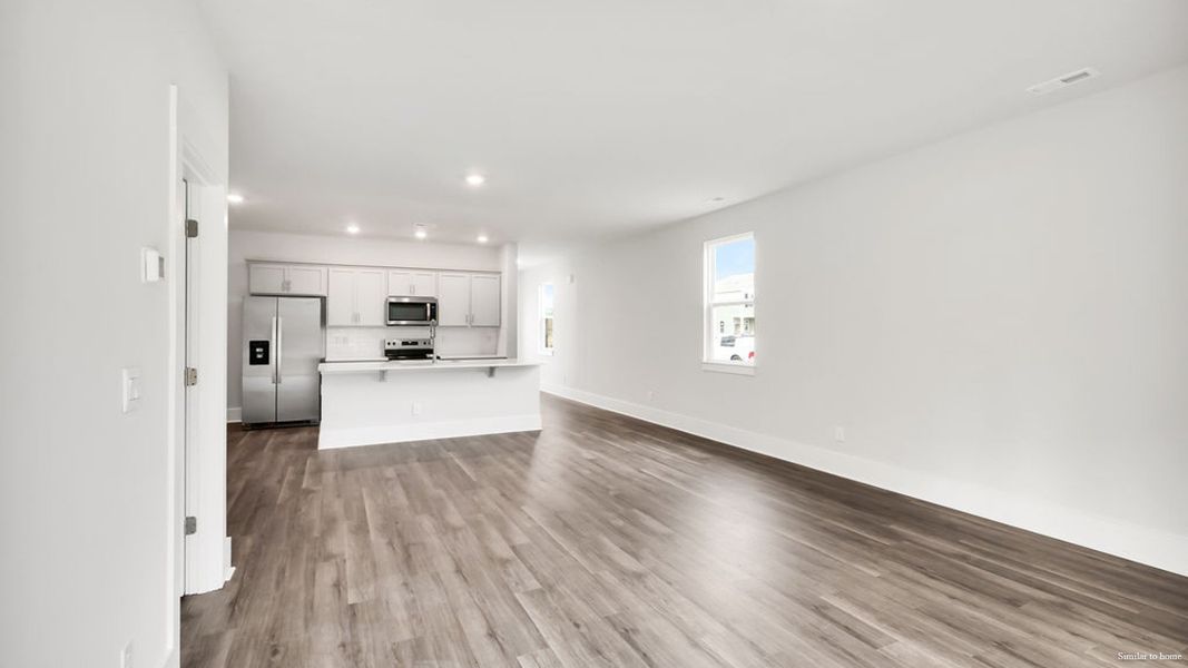 Spacious, unfurnished interior of a new home in Vineyard Trail, Jacksonville (Image 18).