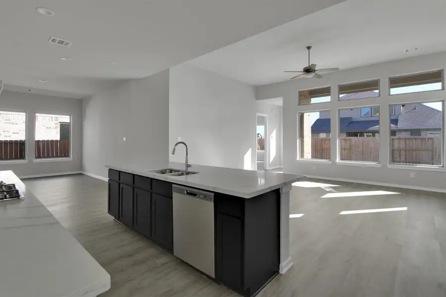 Furnished interior view inside a new home in Canterra Creek 60', Rosharon (Image 5). Furnished interior view inside a new home in Canterra Creek 60', Rosharon (Image 5).