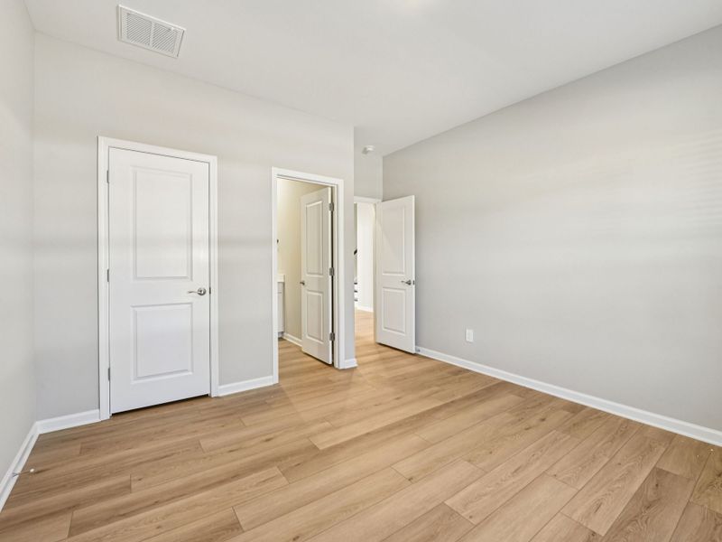 Spacious, unfurnished interior of a new home in Watkins Glen, Raleigh (Image 15).
