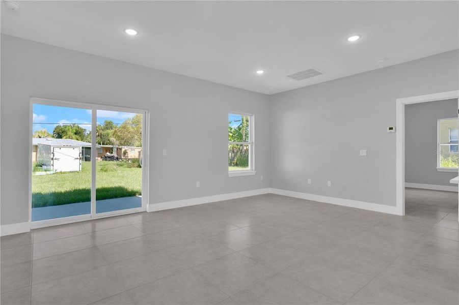 Spacious, unfurnished interior of a new home in , Port Charlotte (Image 12).