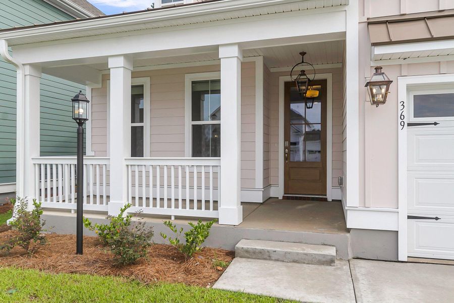 Exterior details and patio area of a home in Phillips Crossing, Ridgeville (Image 4).
