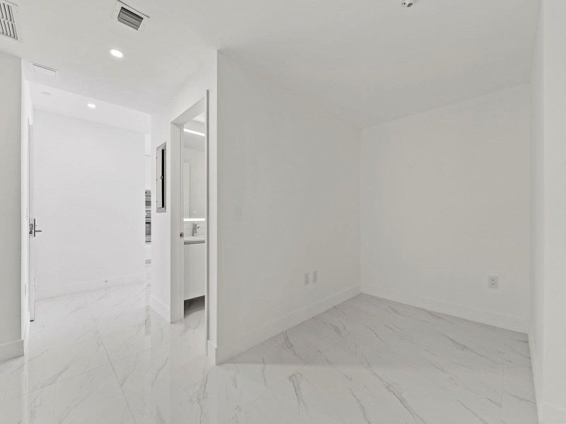 Spacious, unfurnished interior of a new home in Aria Reserve, Miami (Image 18). Spacious, unfurnished interior of a new home in Aria Reserve, Miami (Image 18).