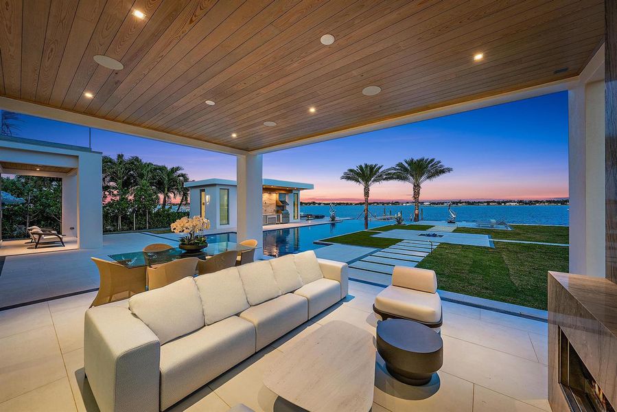 Family Room Loggia