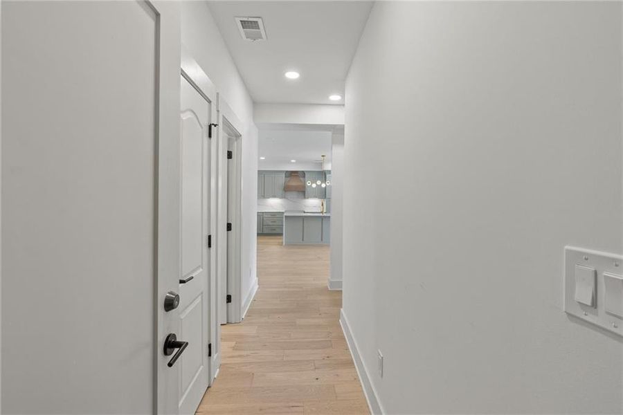 Spacious, unfurnished interior of a new home in , Peachtree City (Image 22).