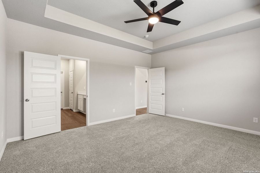 Spacious, unfurnished interior of a new home in Cinco Lakes, San Antonio (Image 17).