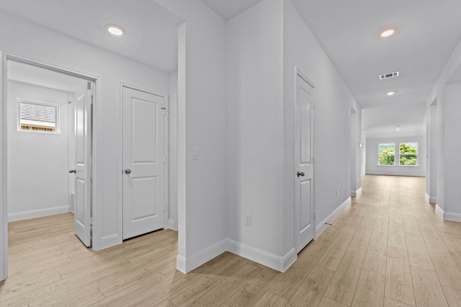 Spacious, unfurnished interior of a new home in Riverview, Georgetown (Image 15).