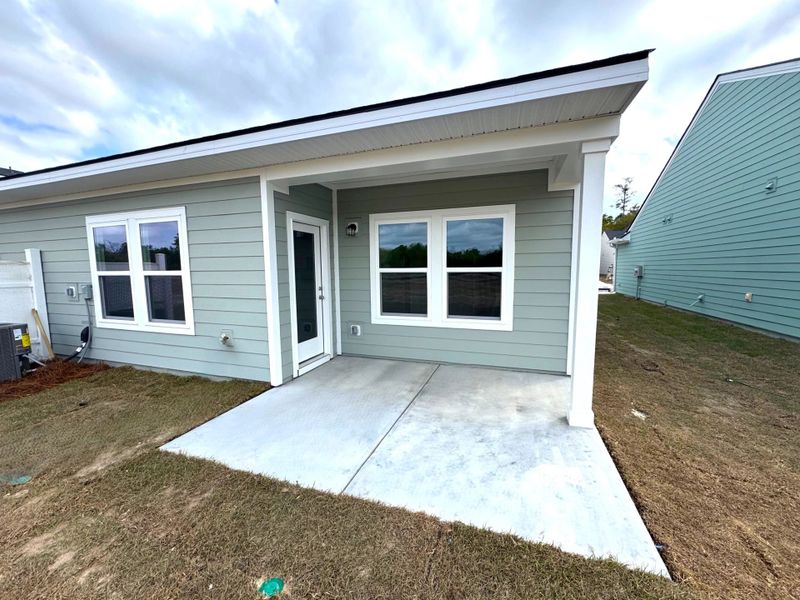 Exterior details and patio area of a home in Tea Farm, Ravenel (Image 4).