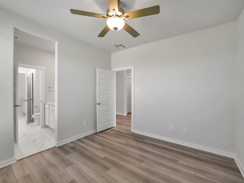 Spacious, unfurnished interior of a new home in Sunterra, Katy (Image 39).