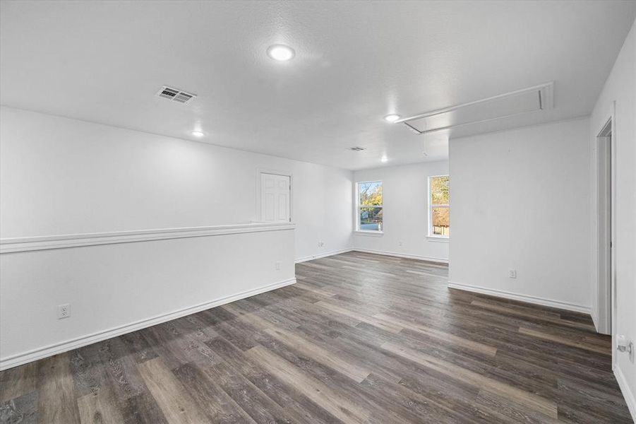 Spacious, unfurnished interior of a new home in , Corsicana (Image 23).