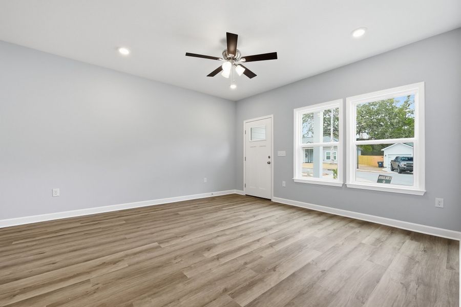 Spacious, unfurnished interior of a new home in Live Oak Cottages, Freeport (Image 32).