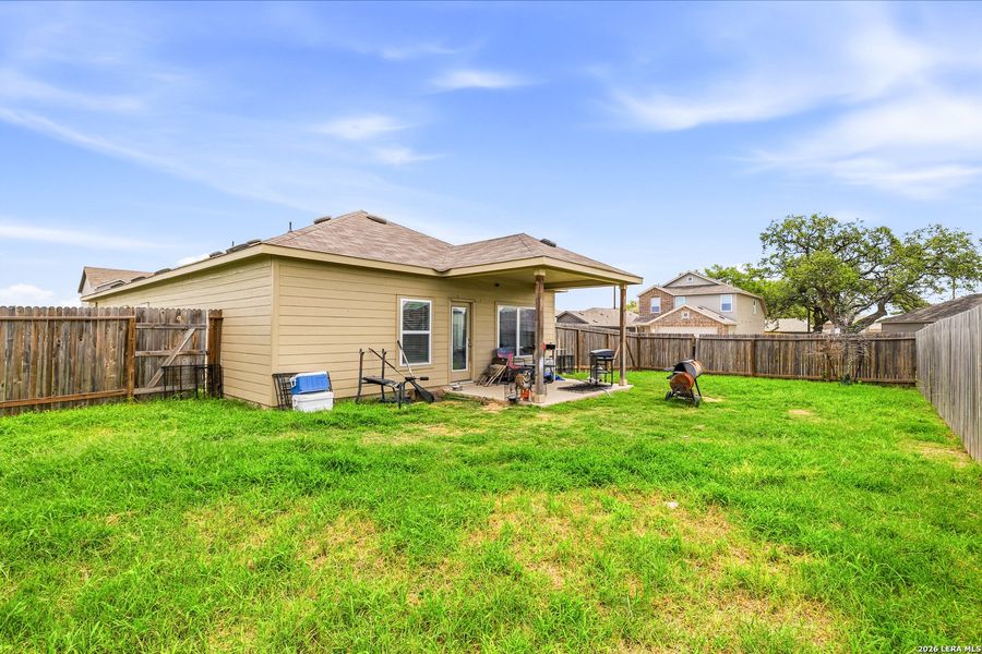 Exterior details and patio area of a home in Lonesome Dove, San Antonio (Image 3).