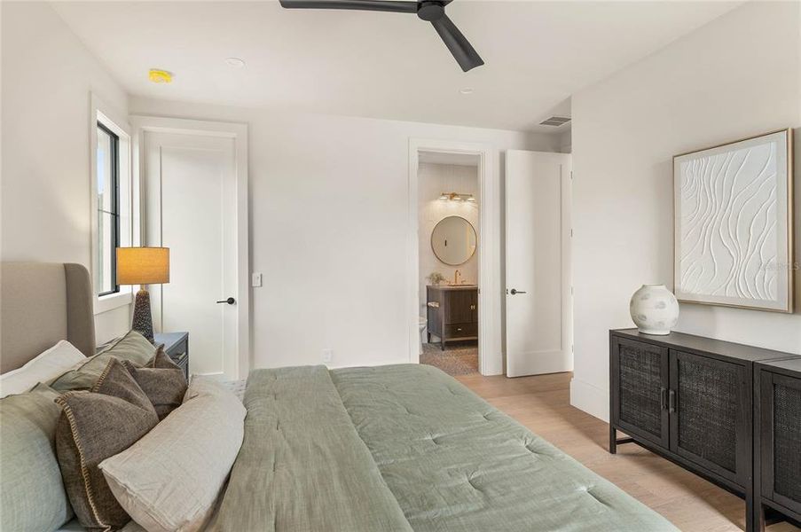 Furnished interior view inside a new home in , Orlando (Image 50).