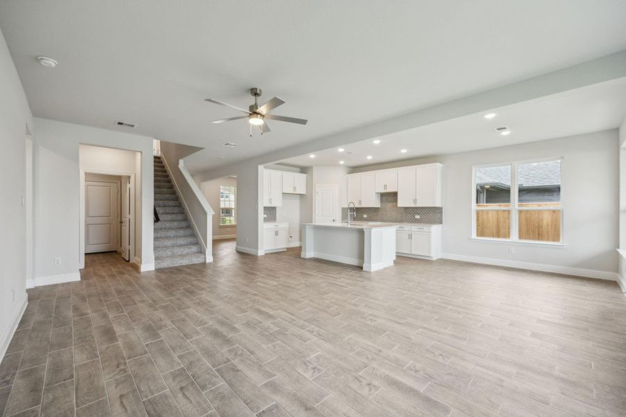 Spacious, unfurnished interior of a new home in Saint Tropez, Huffman (Image 12).