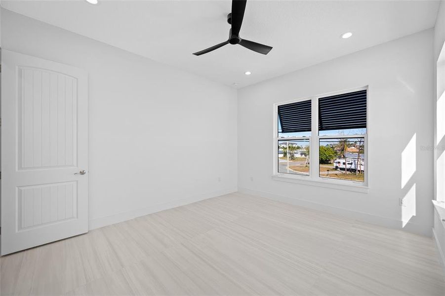 Spacious, unfurnished interior of a new home in , Treasure Island (Image 26).