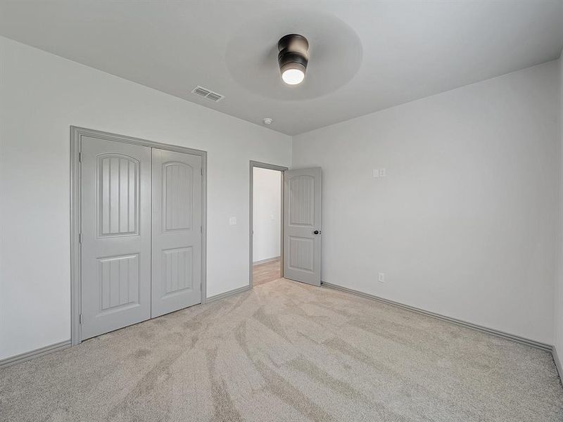 Spacious, unfurnished interior of a new home in , Celeste (Image 27).