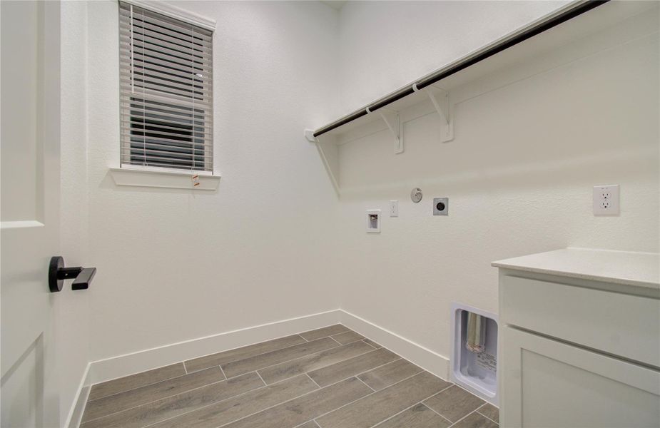 Laundry room w/ counter space!