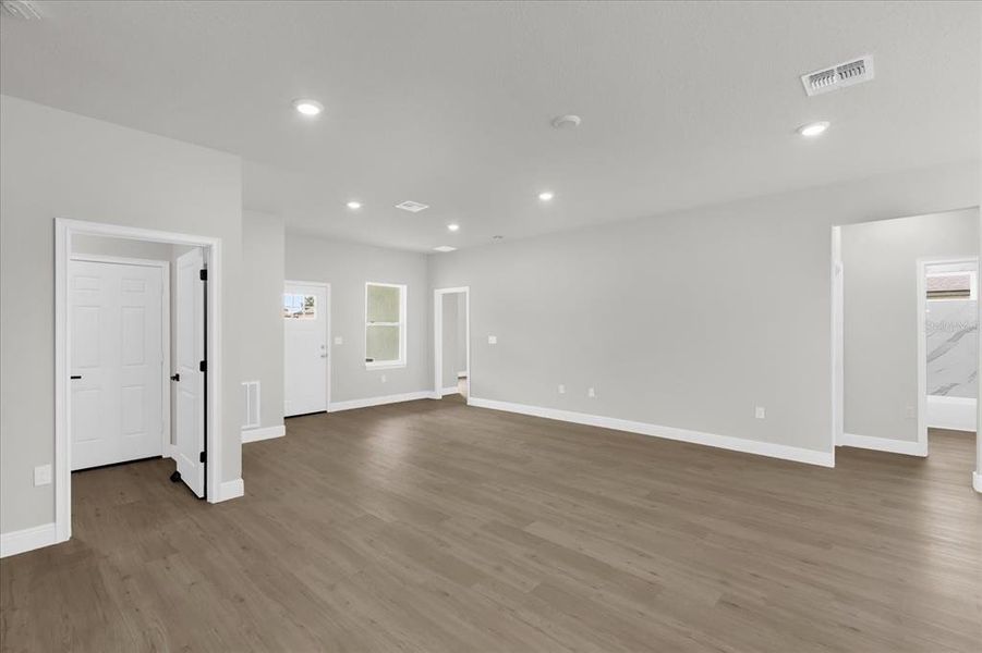 Spacious, unfurnished interior of a new home in , Ocala (Image 17).