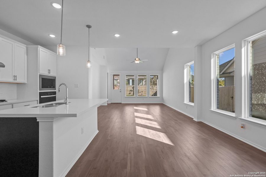 Spacious, unfurnished interior of a new home in Davis Ranch, San Antonio (Image 24).