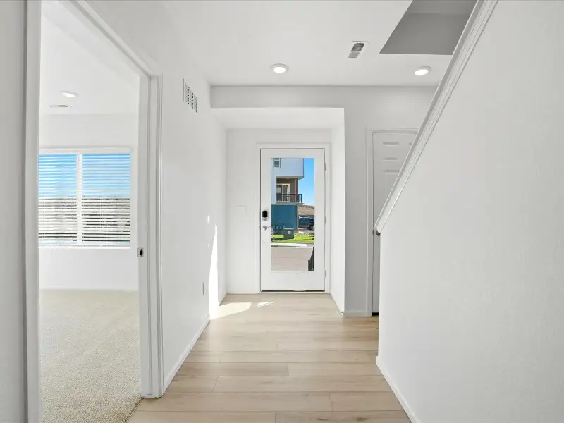 Spacious, unfurnished interior of a new home in Three Hills, Morrison (Image 12).