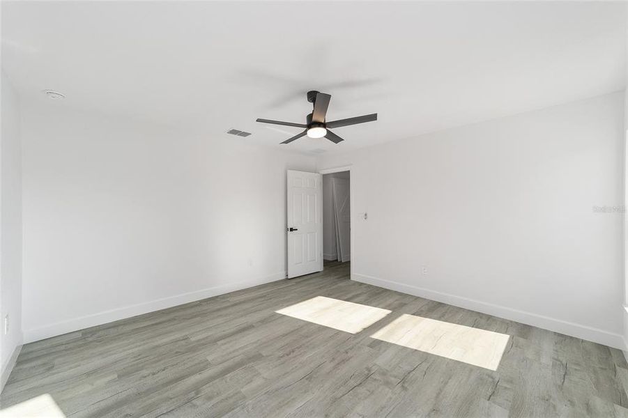 Spacious, unfurnished interior of a new home in , Ocala (Image 31).