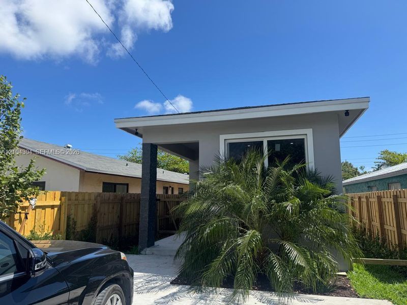 Exterior details and patio area of a home in , Fort Lauderdale (Image 34).