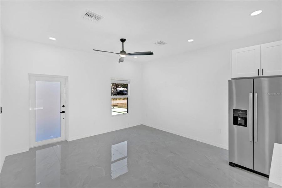 Spacious, unfurnished interior of a new home in , Punta Gorda (Image 19).