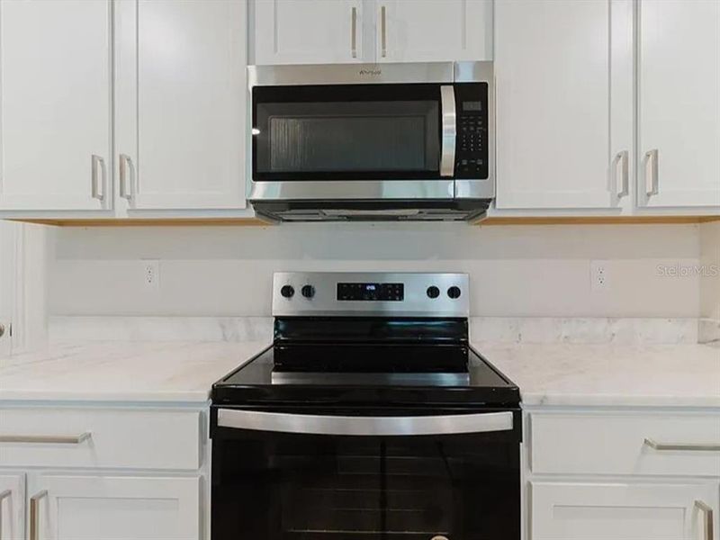 Close-up of interior finishes inside a home in Silverstone North, Palmetto (Image 10).