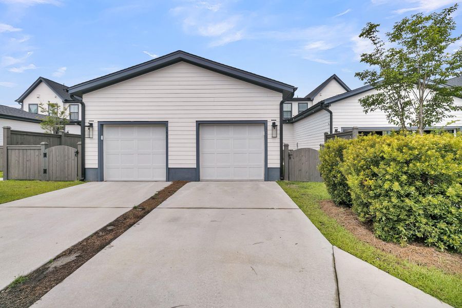 Exterior details and patio area of a home in , Summerville (Image 2).